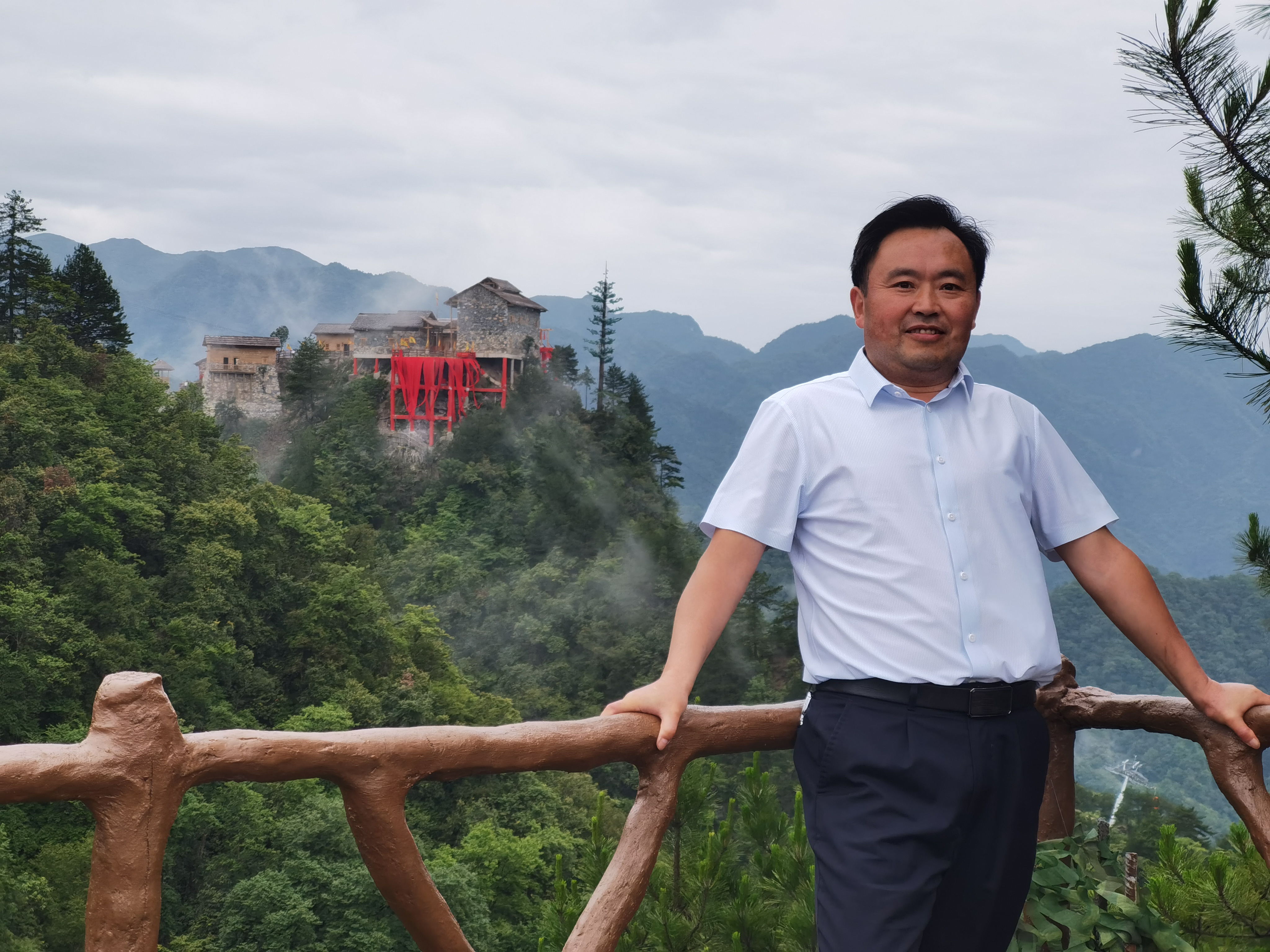 诗人头像