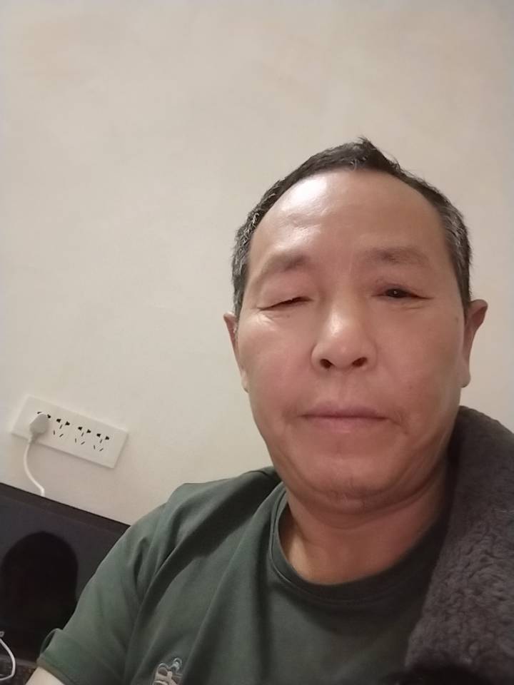 诗人头像