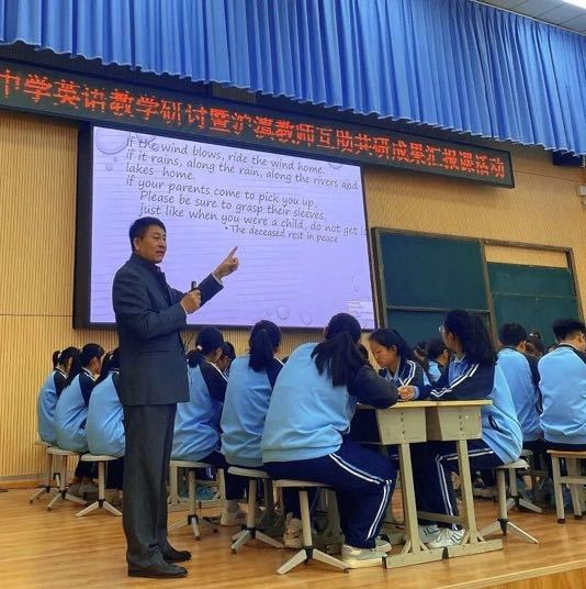 诗人头像