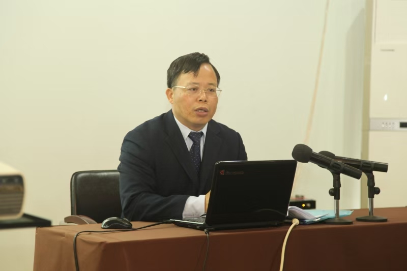 诗人头像