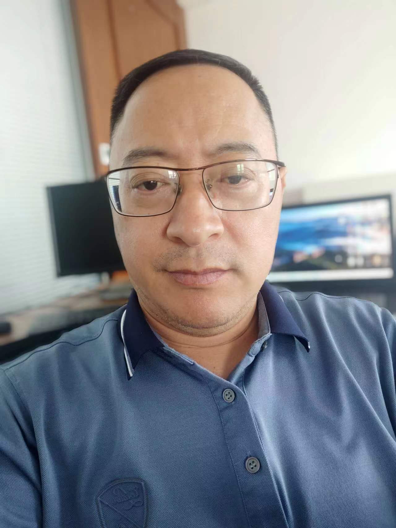 诗人头像