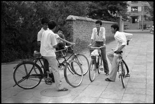 1985年8月，北京171中学校门口。
