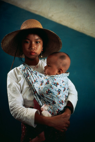 1979年  母亲和她的孩子，摄影Eve Arnold