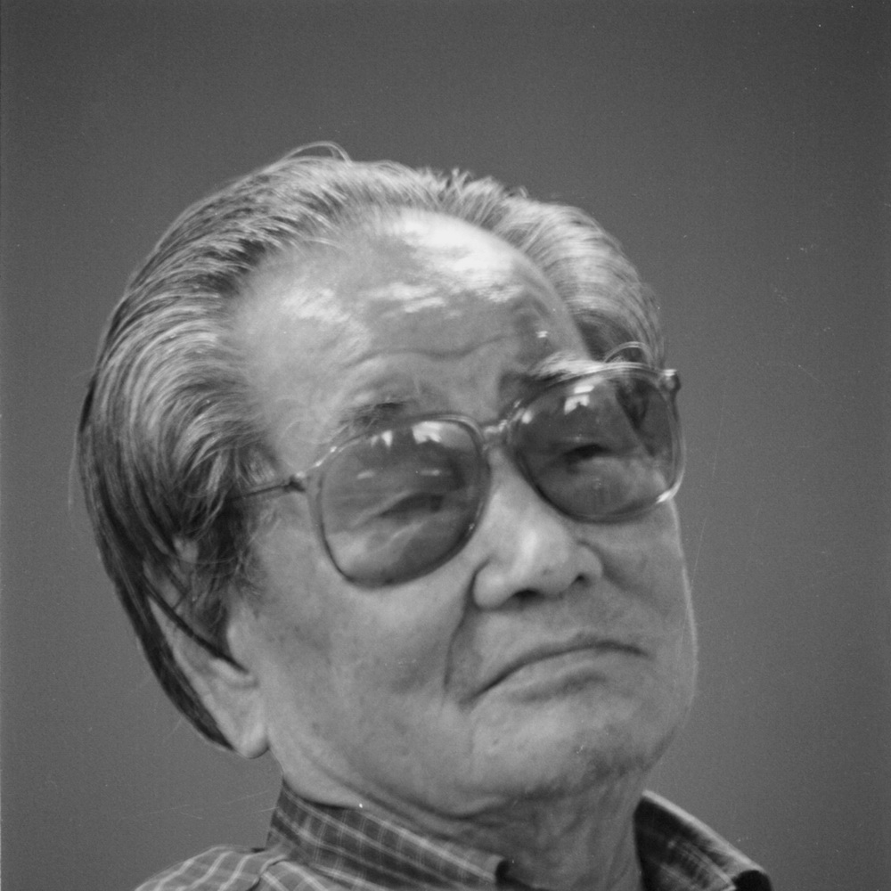 雁翼(1927-2009)原名颜洪林，河北馆陶人。诗人,曾任《星星》诗刊、《四川文学》主编。代表作有《雁翼抒情诗选》、《太阳的悲歌》、《血写的课文》、《白杨颂》等。

