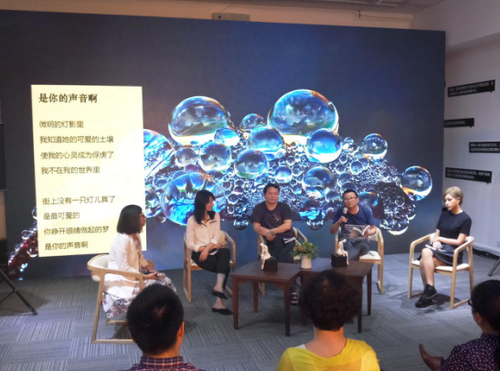 人工智能创作的诗集与人类有什么不同？
