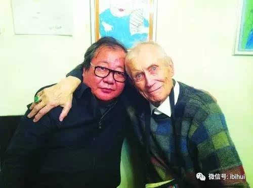 叶夫图申科与本文作者合影，摄于2015年11月9日